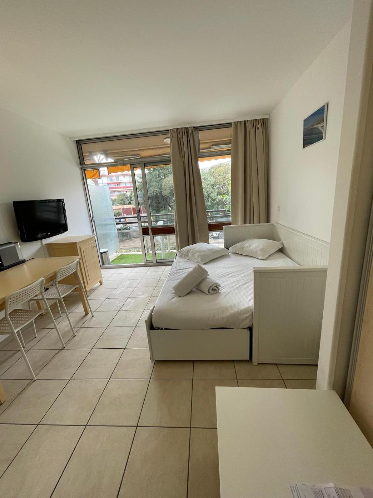 06U - Beautiful Studio In Residence - Swimming Pool And Tennis Court Saint-Laurent-du-Var Exterior photo