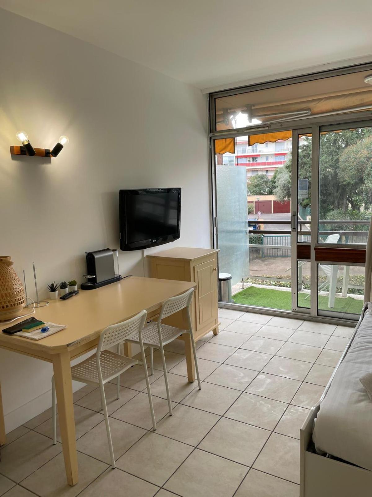 06U - Beautiful Studio In Residence - Swimming Pool And Tennis Court Saint-Laurent-du-Var Exterior photo