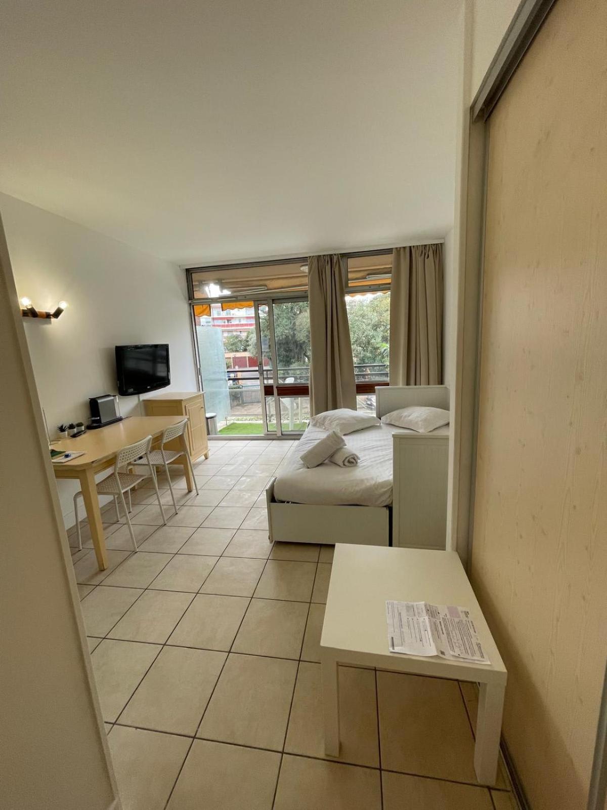 06U - Beautiful Studio In Residence - Swimming Pool And Tennis Court Saint-Laurent-du-Var Exterior photo